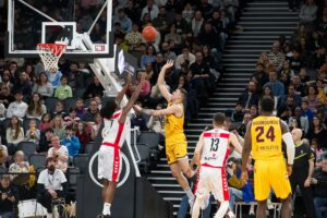 BT vs JAK live score